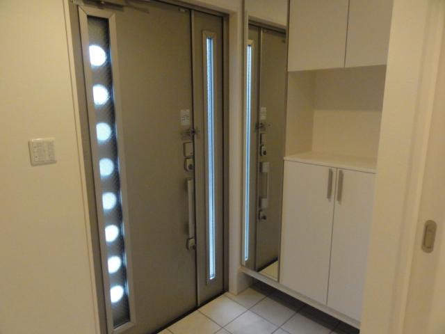 Entrance. Indoor (12 May 2013) Shooting