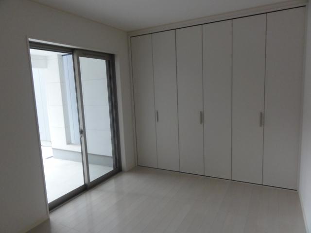 Non-living room. First floor Western-style room about 6 Pledge