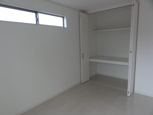 Non-living room. The third floor east side Western-style 6 Pledge