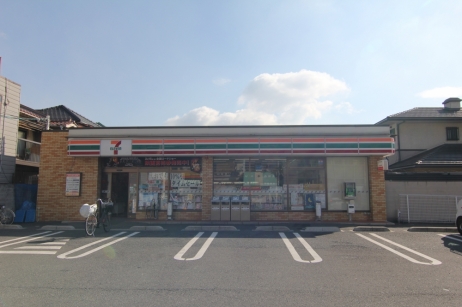 Convenience store. Seven-Eleven Amagasaki Nishinaniwa 6-chome up (convenience store) 175m
