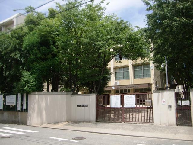 Junior high school. Muko East Junior High School