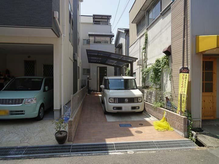 Local appearance photo. Since the width of the parking part is there 3m You can also put out without moving the car to stop the bike in the back