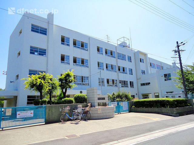 Primary school. 450m until the Amagasaki Municipal Seiwa Elementary School