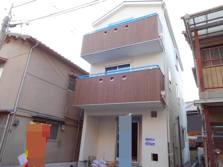 Local appearance photo. Is 4LDK of easy-to-use floor plan there is also of course convenient storage