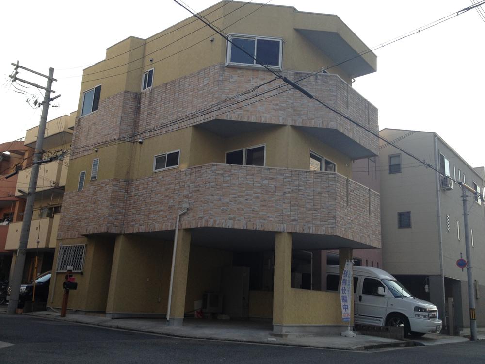 Local appearance photo. Local (11 May 2013) Shooting