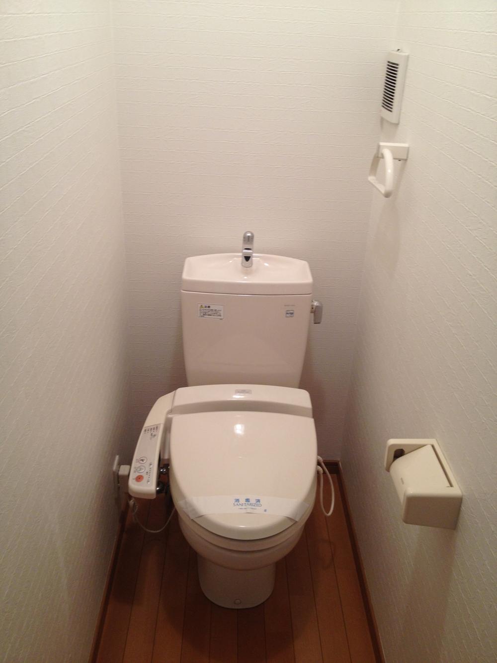 Toilet. Local (11 May 2013) Shooting