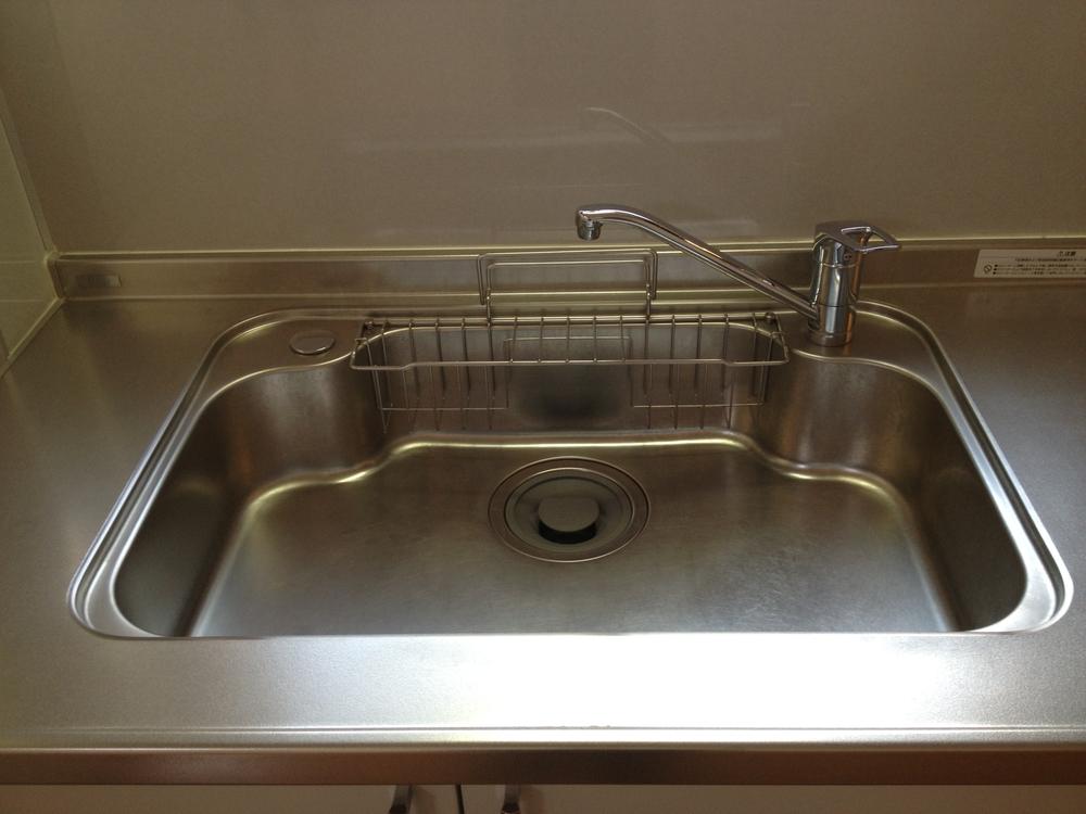 Kitchen. Local (11 May 2013) Shooting