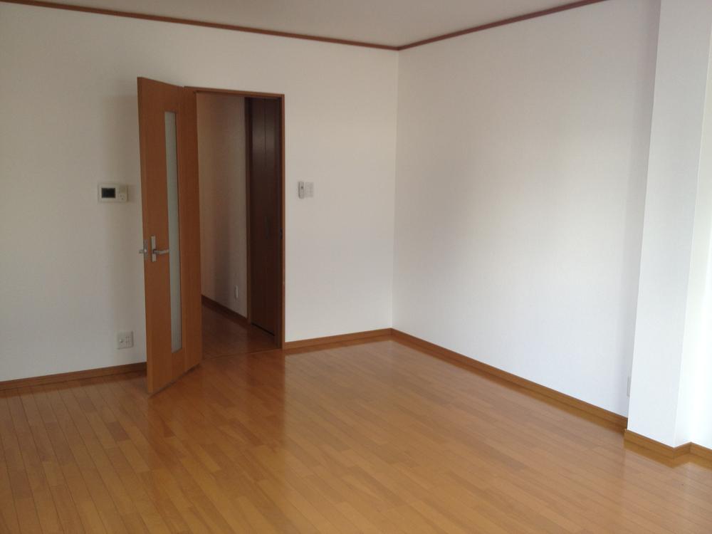 Non-living room. Local (11 May 2013) Shooting