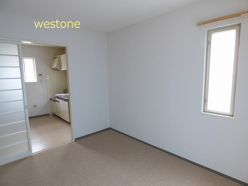 Other room space. Shot from Western-style to the kitchen.