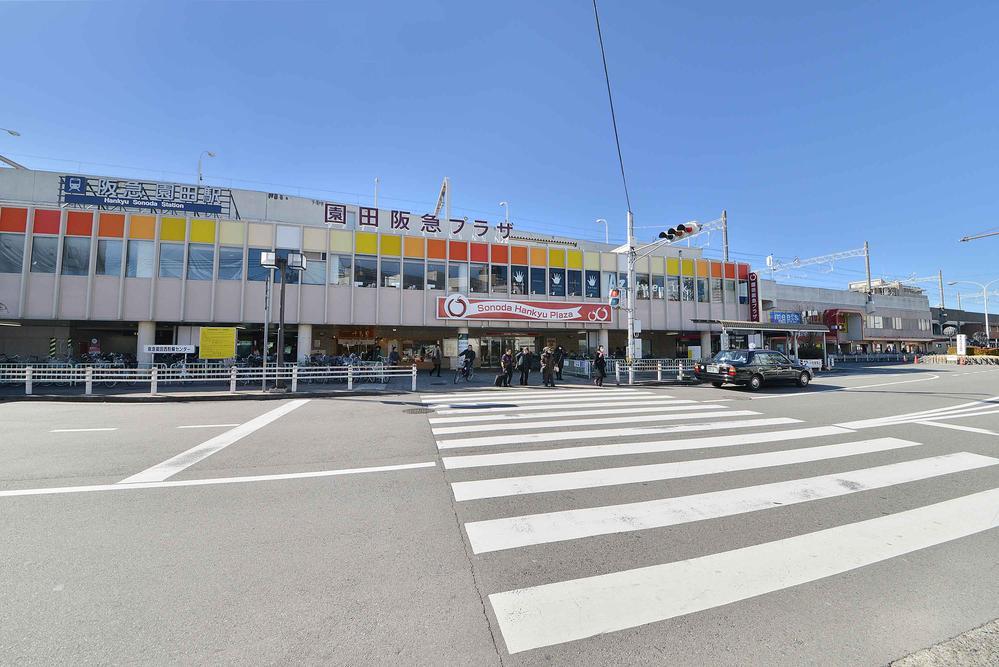 Shopping centre. Hankyu 6-minute walk to Sonoda Hankyu Plaza that is on-site to "Sonoda Station". Beginning a number of specialty stores is visiting the super of Koyo and Matsumotokiyoshi. Very convenient according to the way home from work.