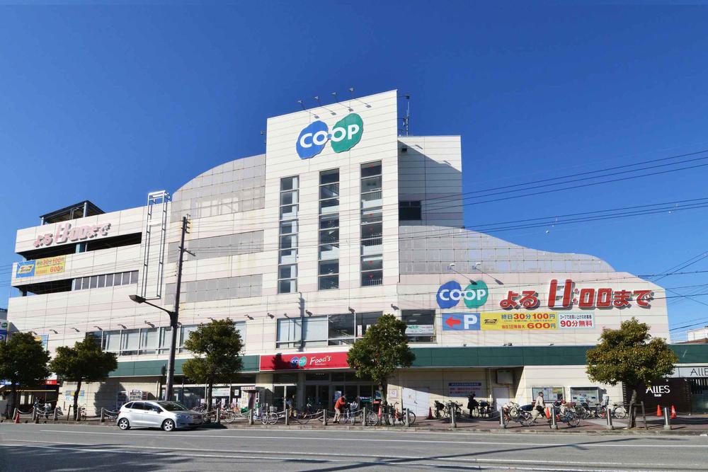 Supermarket. Very convenient because it can be used 330m until 11 pm to Cope.