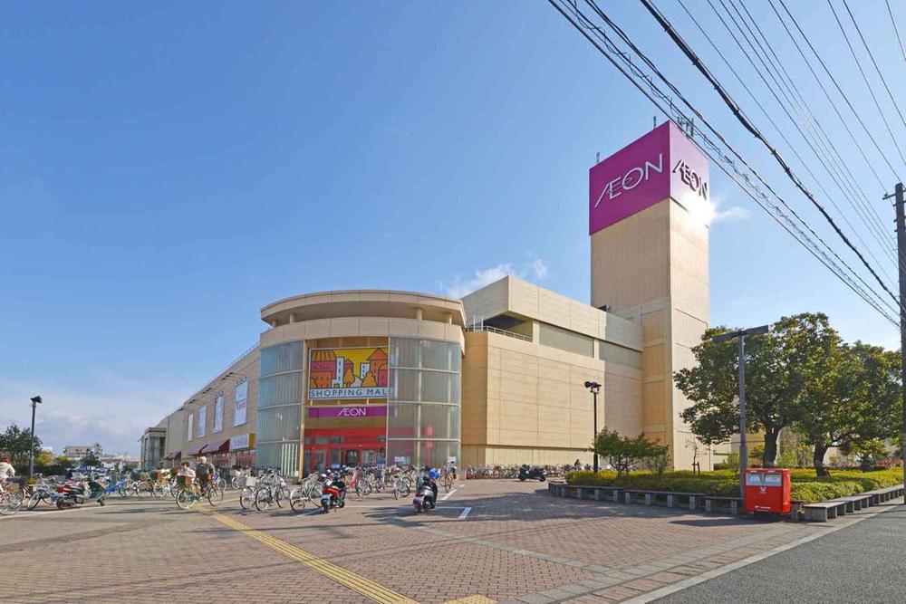 Other. ion, Holmes, Walk to the large complex mall consisting Costco 13 minutes. Car if 3 minutes. ANYTHING aligned here is when you go out in the family, Very convenient.