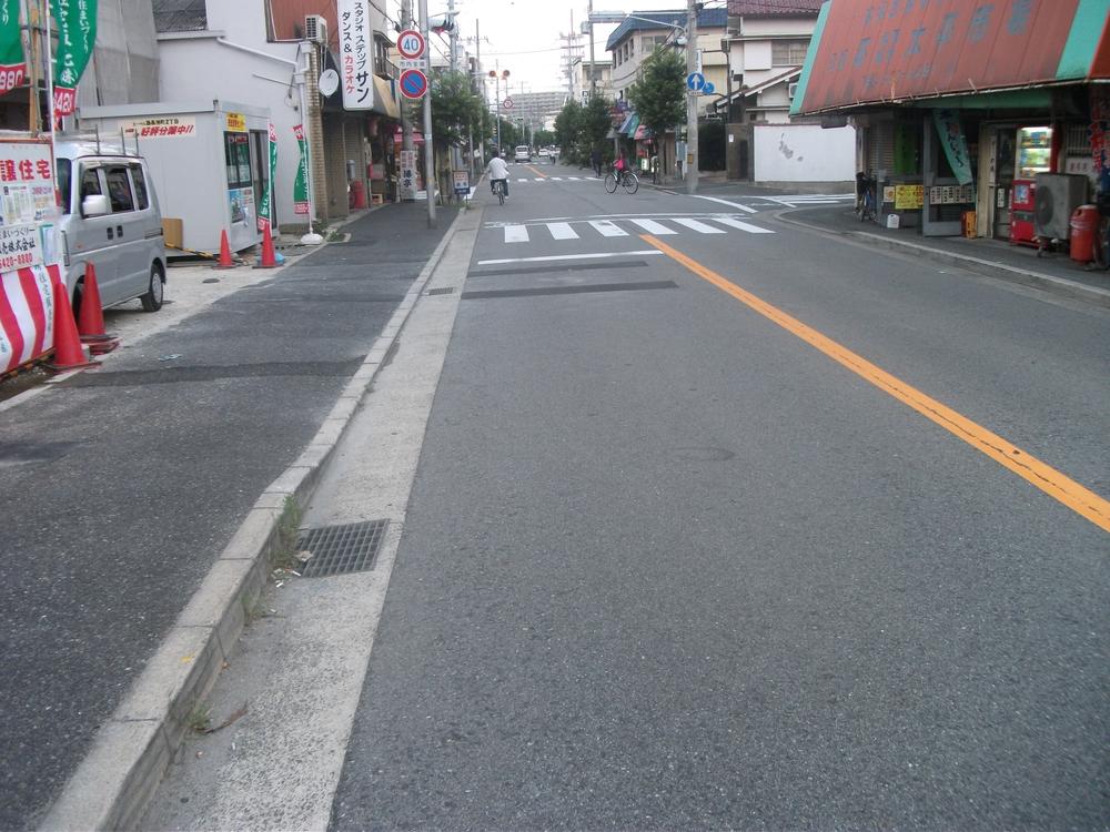 Local photos, including front road.  ◆ Frontal road