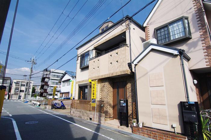 Local appearance photo. Widely with the front road 6m, Day is good.