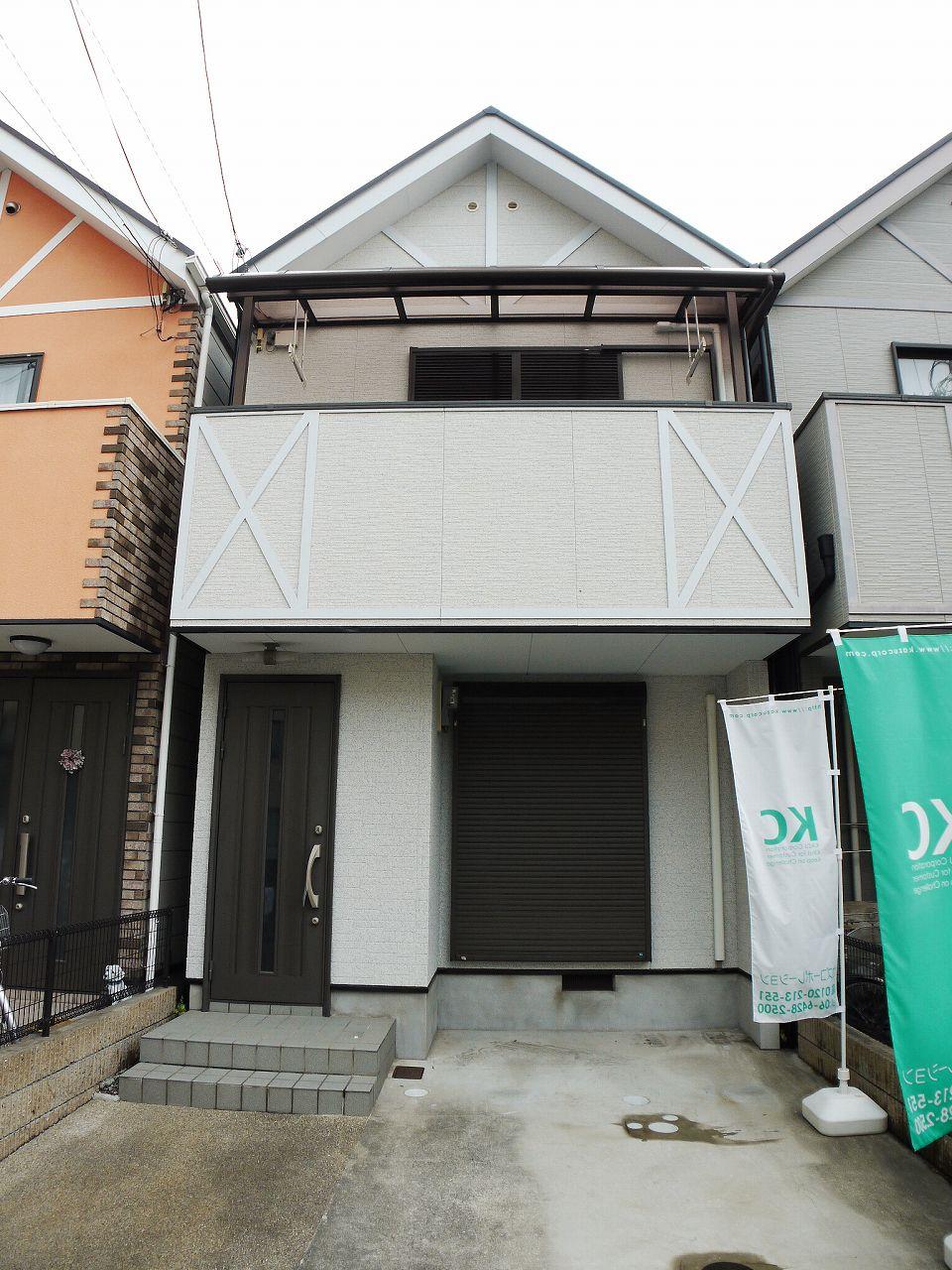 Local appearance photo. 2011 on the roof coating, Heisei we are exterior wall paint in 24 years