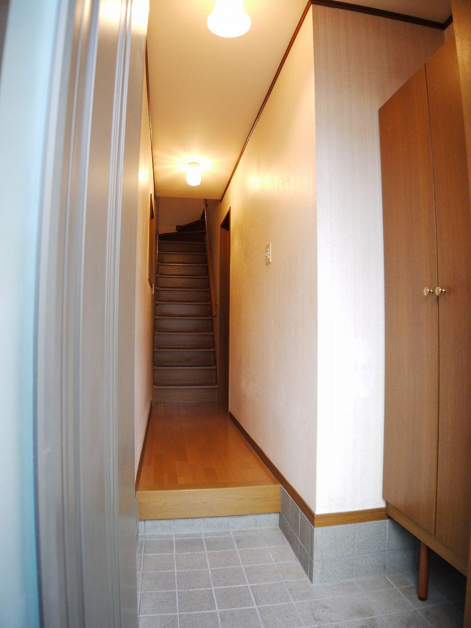 Entrance. Storage capacity is the entrance where there is plenty of shoe box