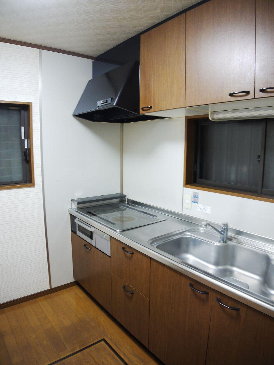 Kitchen. Of the system is the kitchen with IH cooking heater