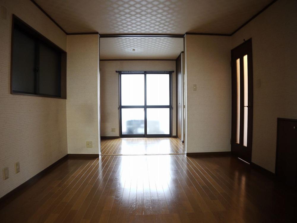 Living. If Western-style 4.5 Pledge direction to the shooting Western-style 4.5 Pledge is Shimere the partition door, It can be used as a separate room