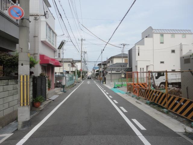 Local photos, including front road. Property of the north front of the road (from the west)