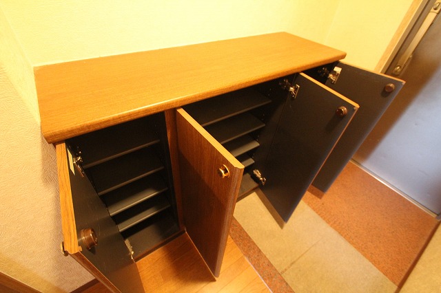 Receipt. Effortlessly shoes organized with storage