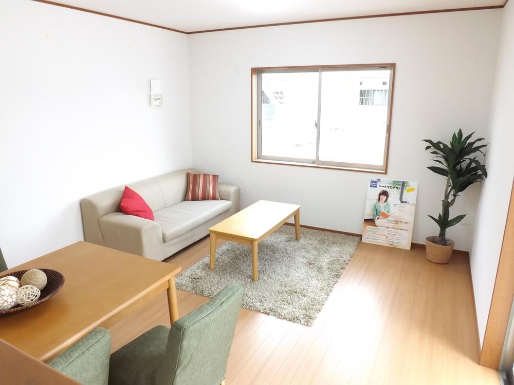 Same specifications photos (living). Same specifications photos (living) Unnecessary and easy care wax!