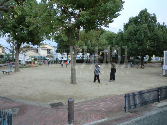 park. Higashi-Ojima to the south green space 1012m