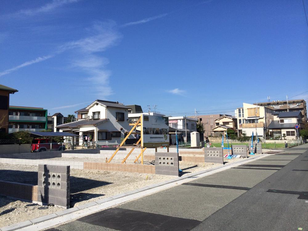 Local photos, including front road. Good location of the previous road public road 6m