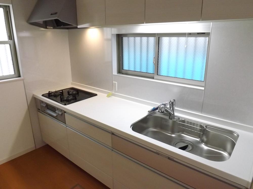 Same specifications photo (kitchen). Same specifications photo (kitchen) Slide storage! Water purifier with shower!