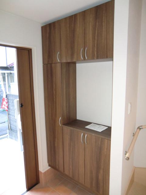 Same specifications photos (Other introspection). Same specifications photos (entrance)