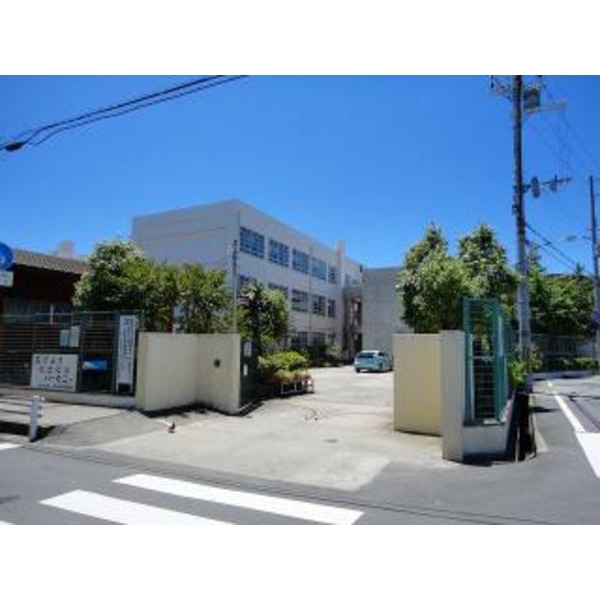 Junior high school. 694m until the Amagasaki Municipal Oshokita junior high school (junior high school)