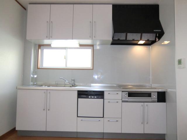 Kitchen. Local photo (kitchen) White kitchen with cleanliness!