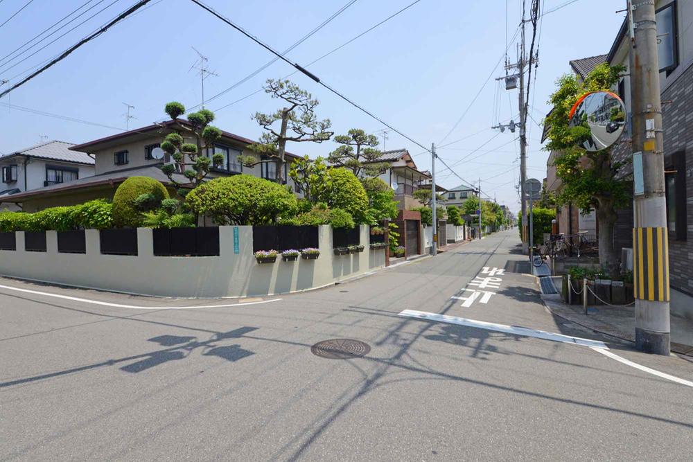Other local. Tsukaguchi 6-chome is a quiet kind of low-rise residential area. The sky is wide without any tall building. Popular as one of the best residential area among the Amagasaki.