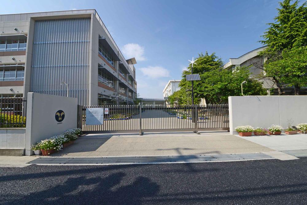 Primary school. Amagasakikita closeness of 200m is attractive to 200m Amagasakikita elementary school to elementary school.