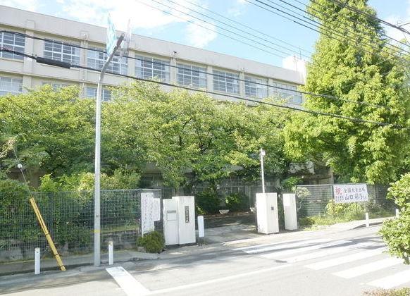 Junior high school. 355m until the Amagasaki Municipal Sonoda junior high school (junior high school)