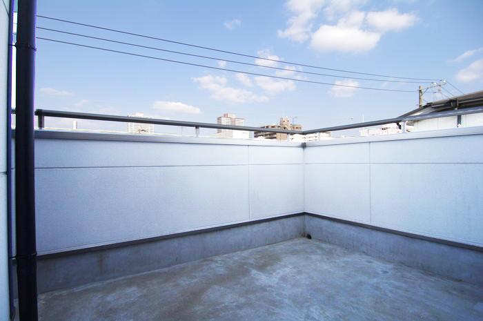 Balcony. Spread the blue sky from the third floor wide balcony!