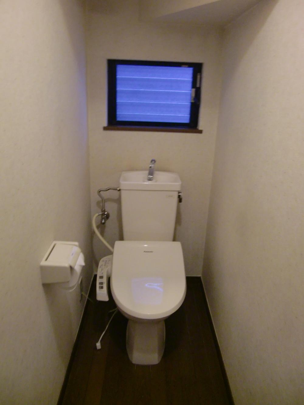 Toilet. Indoor (September 2013) Shooting