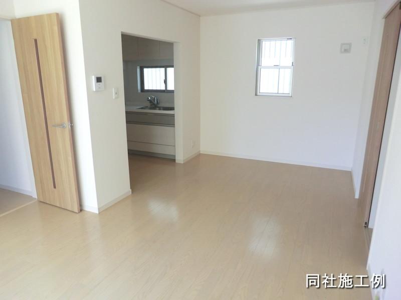 Same specifications photos (living)