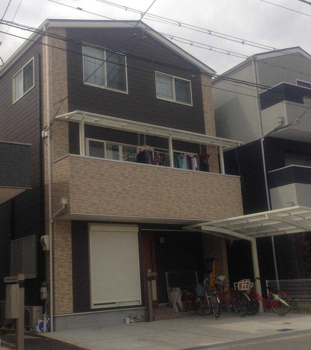 Local appearance photo. Near from the washing space to balcony, It will be shorter working hours of housework