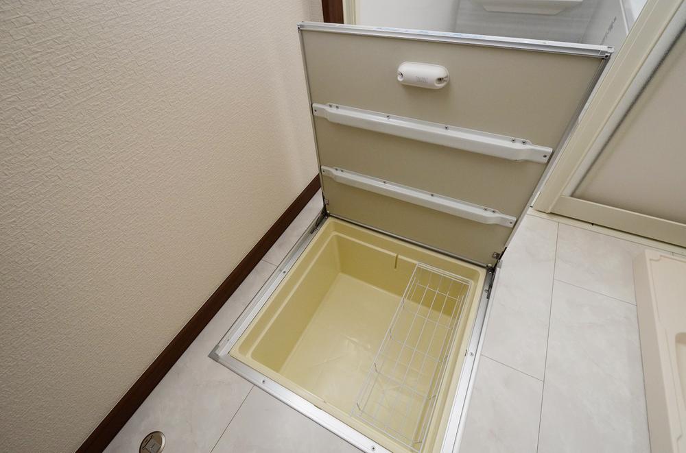 Receipt. Room (August 2013) Shooting 