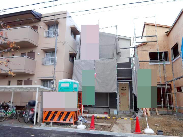 Same specifications photos (appearance). You can two parking of passenger cars and small cars