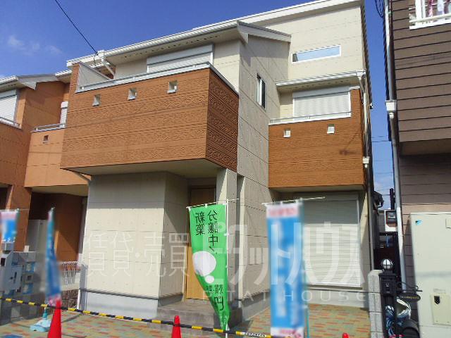 Local photos, including front road. No. 2 place Exterior Photos