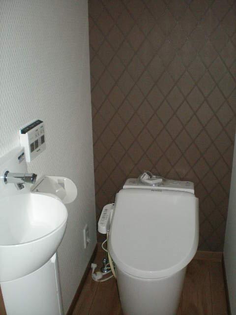 Toilet. Indoor (10 May 2013) Shooting