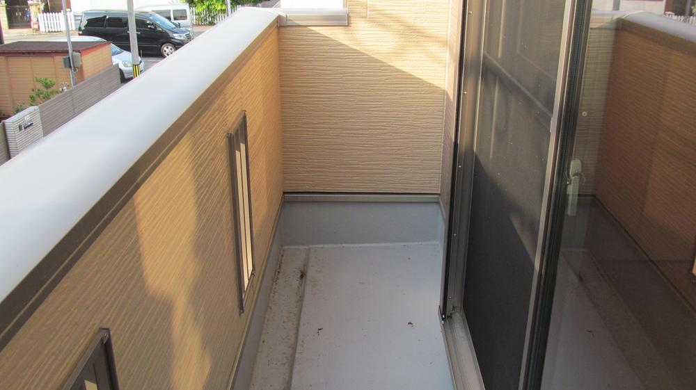 Balcony. Also happy time to dry your laundry in the day well ventilated good balcony.