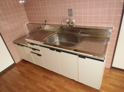 Kitchen. Two-burner stove installation Allowed