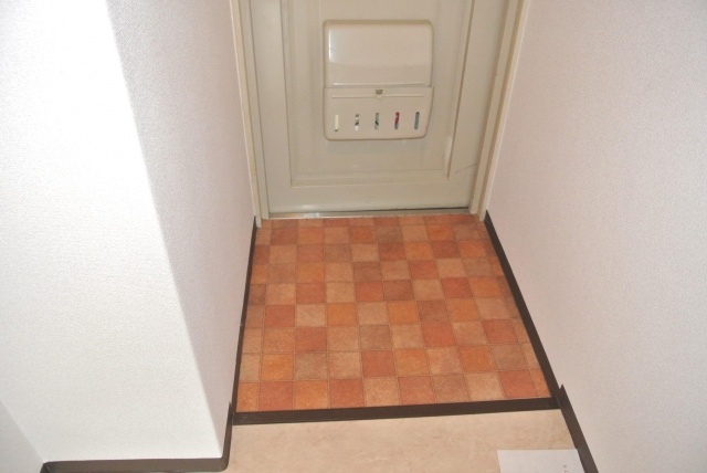 Entrance. Entrance dare simple