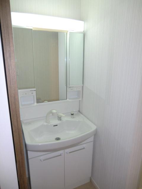 Other Equipment. With hand shower! Cleansing also shampoo happy!