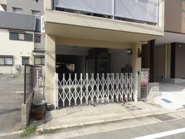 Parking lot. Local (September 2013) Shooting