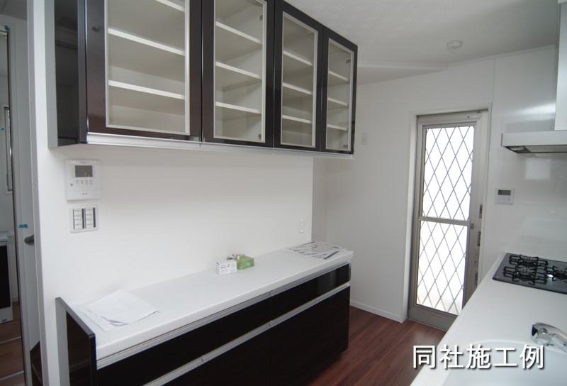 Same specifications photos (Other introspection). Storage is abundant there is a cupboard in the kitchen back!