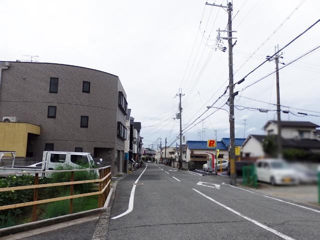 Local photos, including front road. Breadth of the front road 7.5m and clear.
