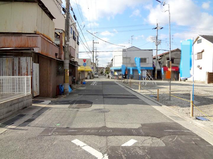 Local photos, including front road. For the south-facing, Day is good!